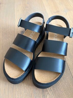 Roolee Martita black strappy platform sandal. Size 39